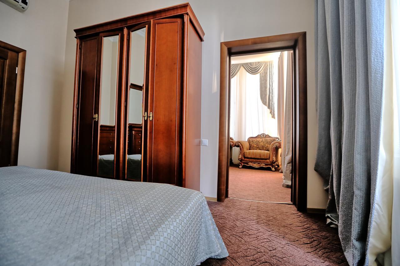 Ritsa Hotel Soukhoumi Extérieur photo